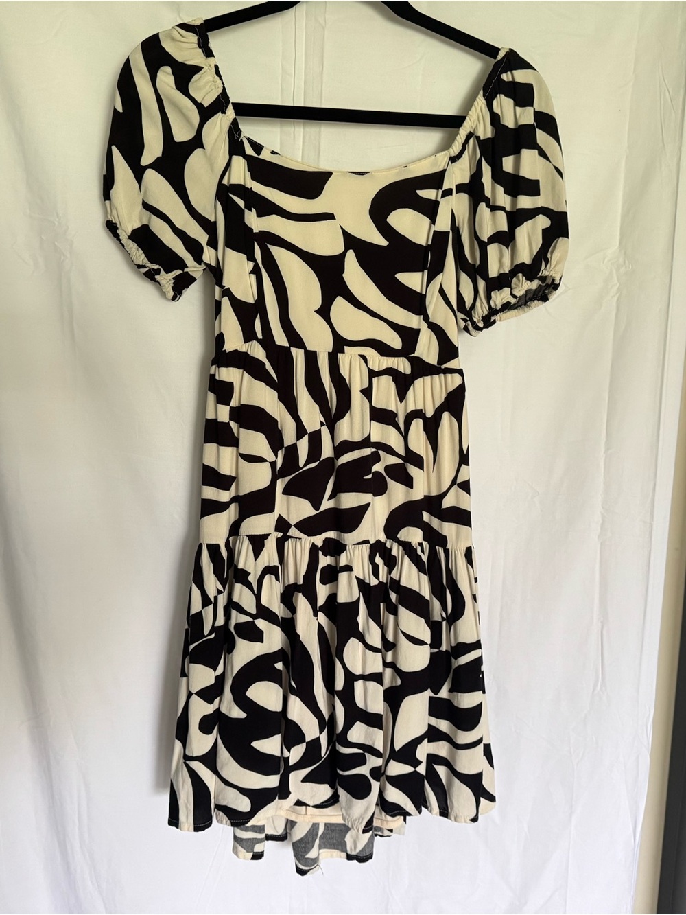 Japna Black and‎ Cream Midi Dress Size S Puff Sleeve Tiered Square Neck Tie Back